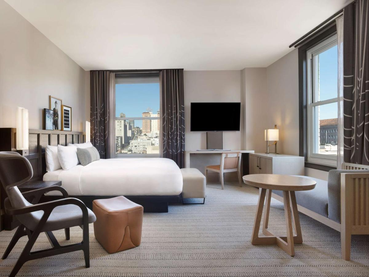 Kamer met Kingsize Bed en Uitzicht op de Stad