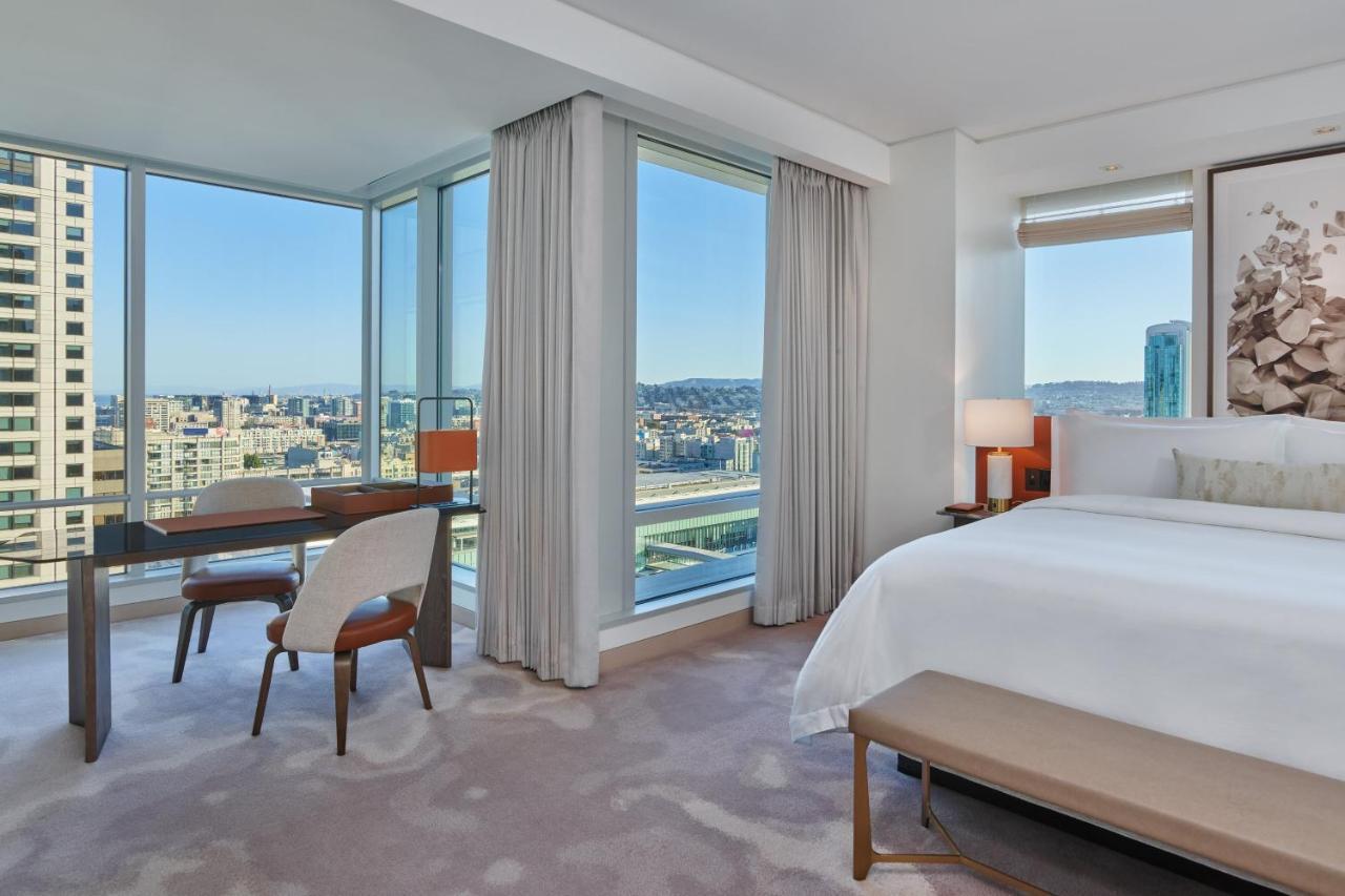 Executive Premier Room Guest room 1 King,1356326867:JPEG