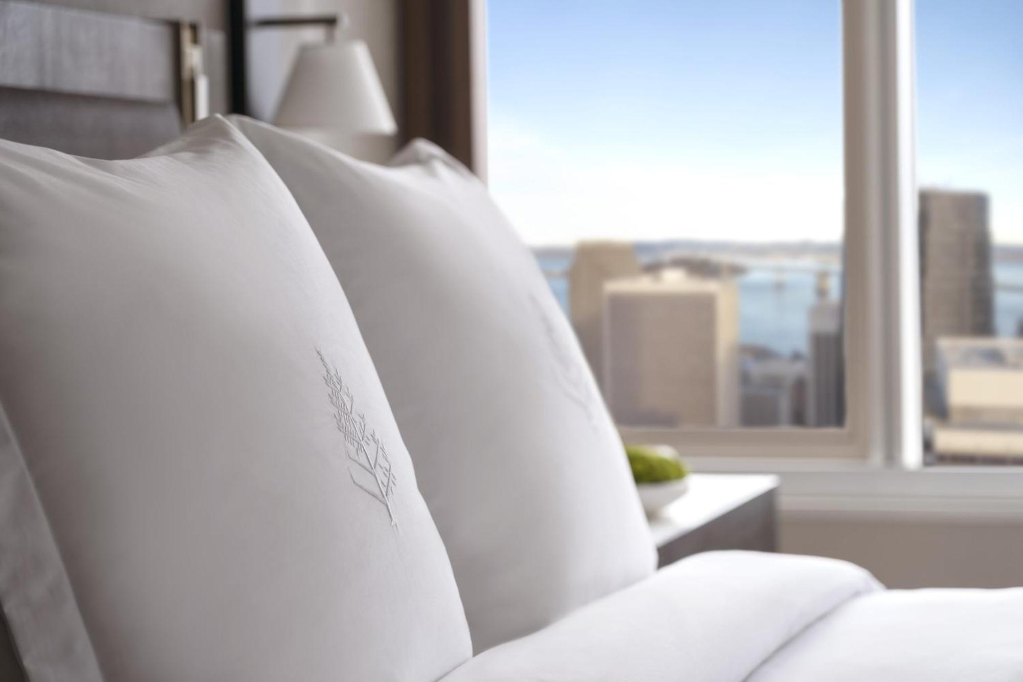 Superior Queen Room with Skyline View,1459185244:JPEG
