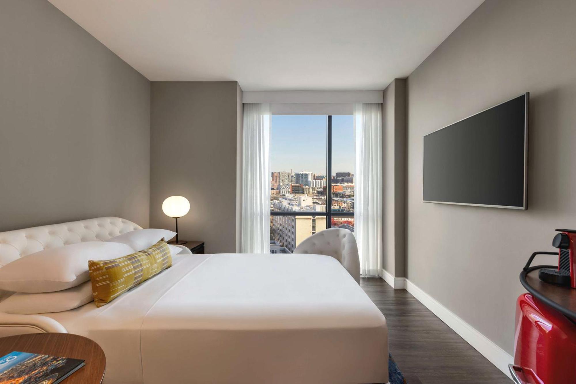 Quarto com Cama Queen-size e Vista da Cidade